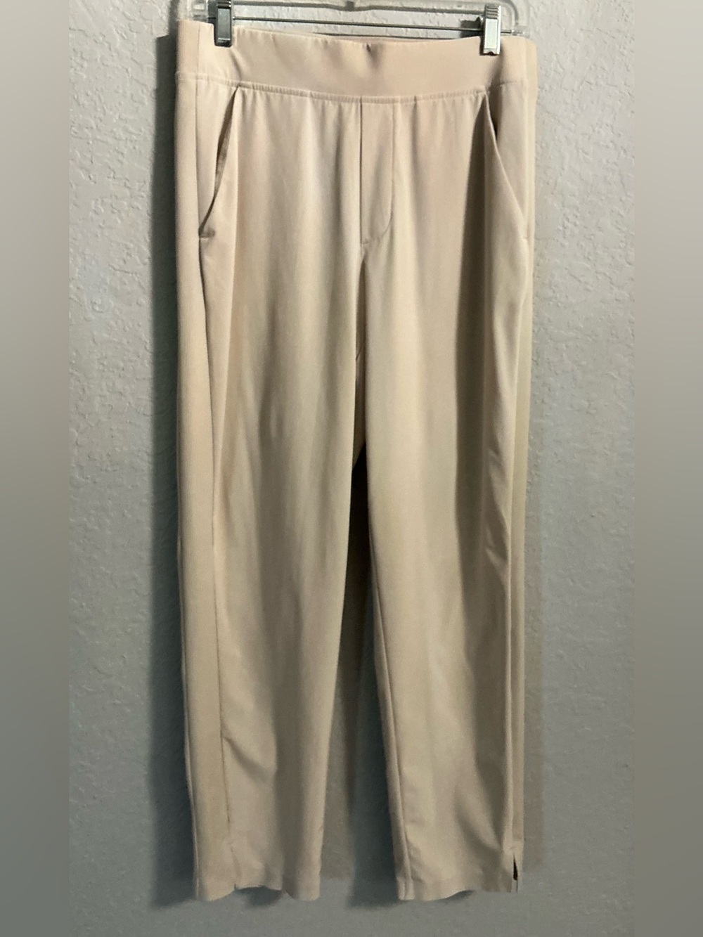 Athleta Womenβs Size 4 Beige Pull-On Stretch Ankle Pants Side Slit Pockets